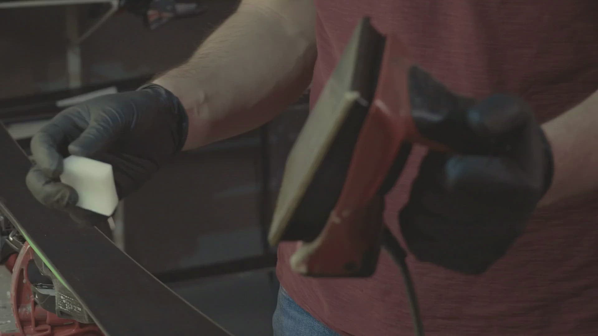 Applying wax to skis